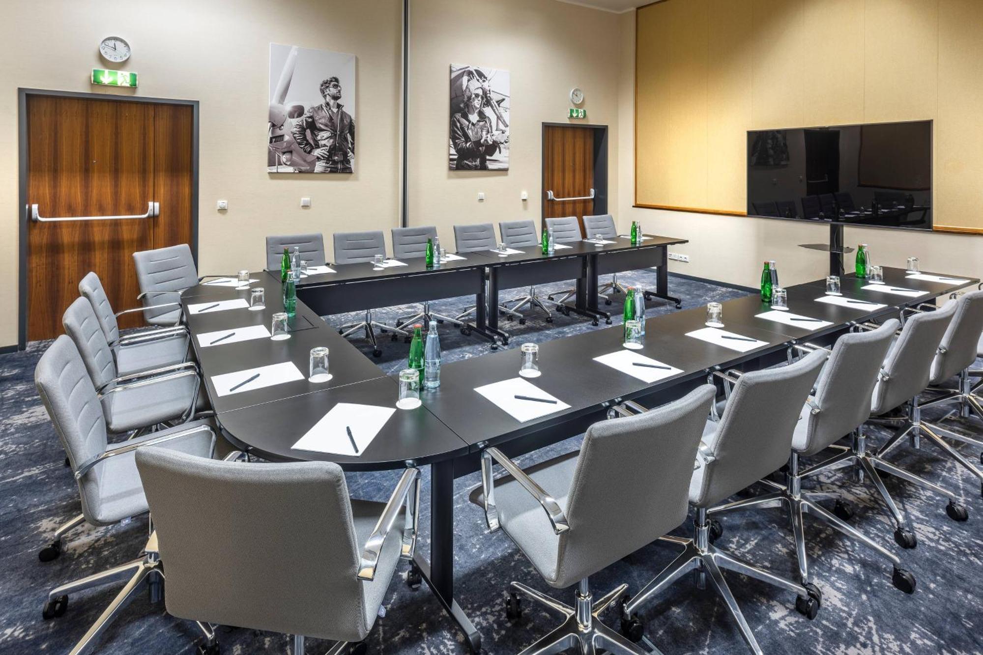 Hotel Courtyard By Marriott Airport Prague